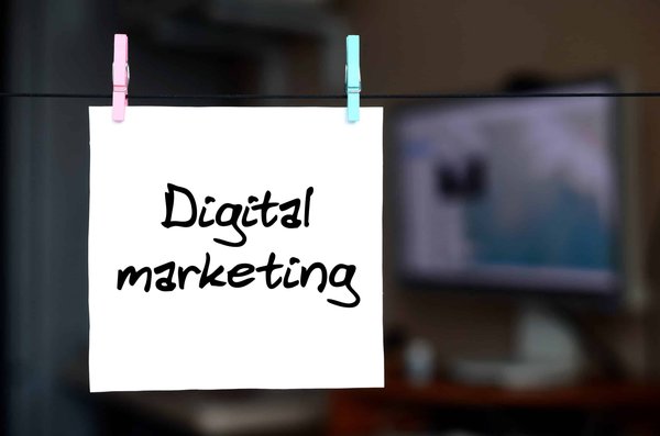 Comment les librairies peuvent-elles utiliser le marketing digital pour attirer plus de clients ?