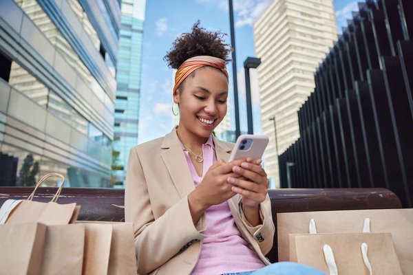 Comment utiliser le marketing par SMS pour améliorer l'expérience client dans le secteur des services ?